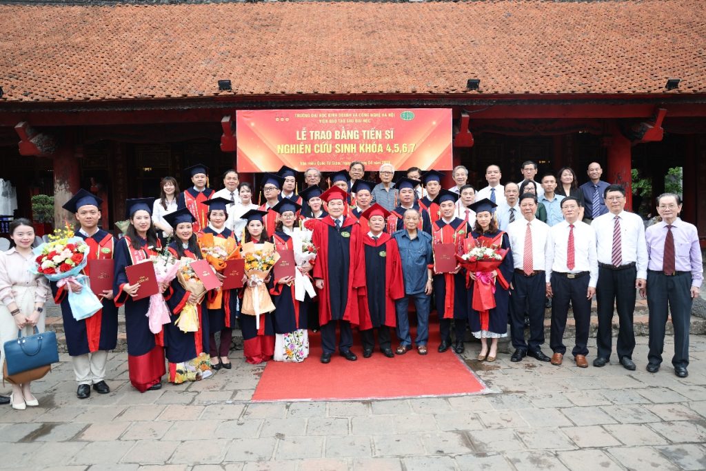 HUBT trao bằng Tiến sĩ năm 2026 1