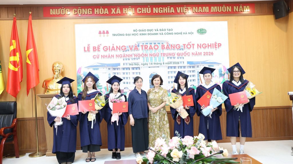 LỄ BẾ GIẢNG VÀ TRAO BẰNG TỐT NGHIỆP NGÀNH NGÔN NGỮ TRUNG NĂM 2026 - HỆ VỪA LÀM VỪA HỌC 10 LỄ BẾ GIẢNG VÀ TRAO BẰNG TỐT NGHIỆP NGÀNH NGÔN NGỮ TRUNG NĂM 2026 - HỆ VỪA LÀM VỪA HỌC 10