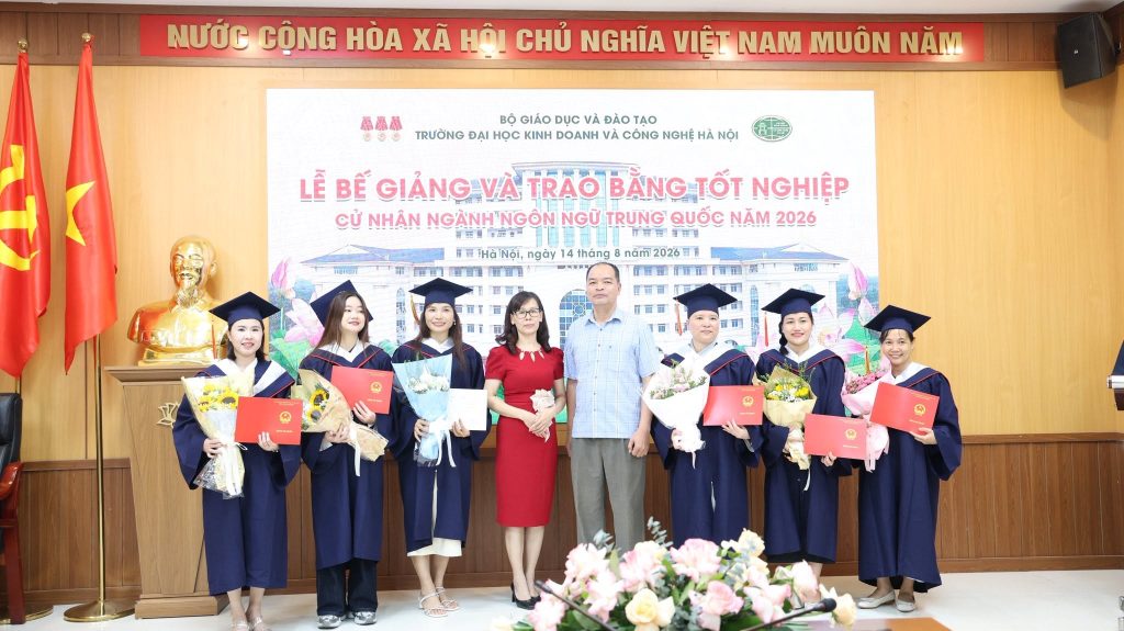LỄ BẾ GIẢNG VÀ TRAO BẰNG TỐT NGHIỆP NGÀNH NGÔN NGỮ TRUNG NĂM 2026 - HỆ VỪA LÀM VỪA HỌC 11 LỄ BẾ GIẢNG VÀ TRAO BẰNG TỐT NGHIỆP NGÀNH NGÔN NGỮ TRUNG NĂM 2026 - HỆ VỪA LÀM VỪA HỌC 11