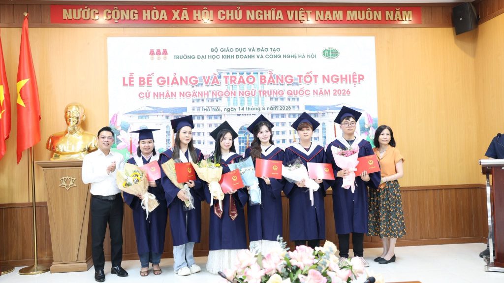 LỄ BẾ GIẢNG VÀ TRAO BẰNG TỐT NGHIỆP NGÀNH NGÔN NGỮ TRUNG NĂM 2026 - HỆ VỪA LÀM VỪA HỌC 12 LỄ BẾ GIẢNG VÀ TRAO BẰNG TỐT NGHIỆP NGÀNH NGÔN NGỮ TRUNG NĂM 2026 - HỆ VỪA LÀM VỪA HỌC 12