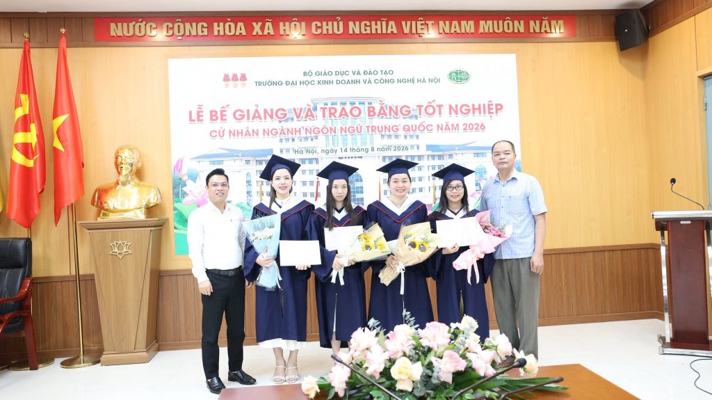 LỄ BẾ GIẢNG VÀ TRAO BẰNG TỐT NGHIỆP NGÀNH NGÔN NGỮ TRUNG NĂM 2026 - HỆ VỪA LÀM VỪA HỌC 14 LỄ BẾ GIẢNG VÀ TRAO BẰNG TỐT NGHIỆP NGÀNH NGÔN NGỮ TRUNG NĂM 2026 - HỆ VỪA LÀM VỪA HỌC 14