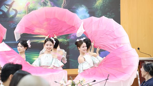 LỄ BẾ GIẢNG VÀ TRAO BẰNG TỐT NGHIỆP NGÀNH NGÔN NGỮ TRUNG NĂM 2026 - HỆ VỪA LÀM VỪA HỌC 2 LỄ BẾ GIẢNG VÀ TRAO BẰNG TỐT NGHIỆP NGÀNH NGÔN NGỮ TRUNG NĂM 2026 - HỆ VỪA LÀM VỪA HỌC 2