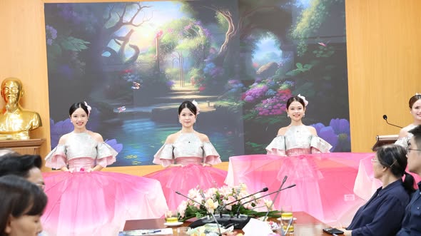 LỄ BẾ GIẢNG VÀ TRAO BẰNG TỐT NGHIỆP NGÀNH NGÔN NGỮ TRUNG NĂM 2026 - HỆ VỪA LÀM VỪA HỌC 3 LỄ BẾ GIẢNG VÀ TRAO BẰNG TỐT NGHIỆP NGÀNH NGÔN NGỮ TRUNG NĂM 2026 - HỆ VỪA LÀM VỪA HỌC 3