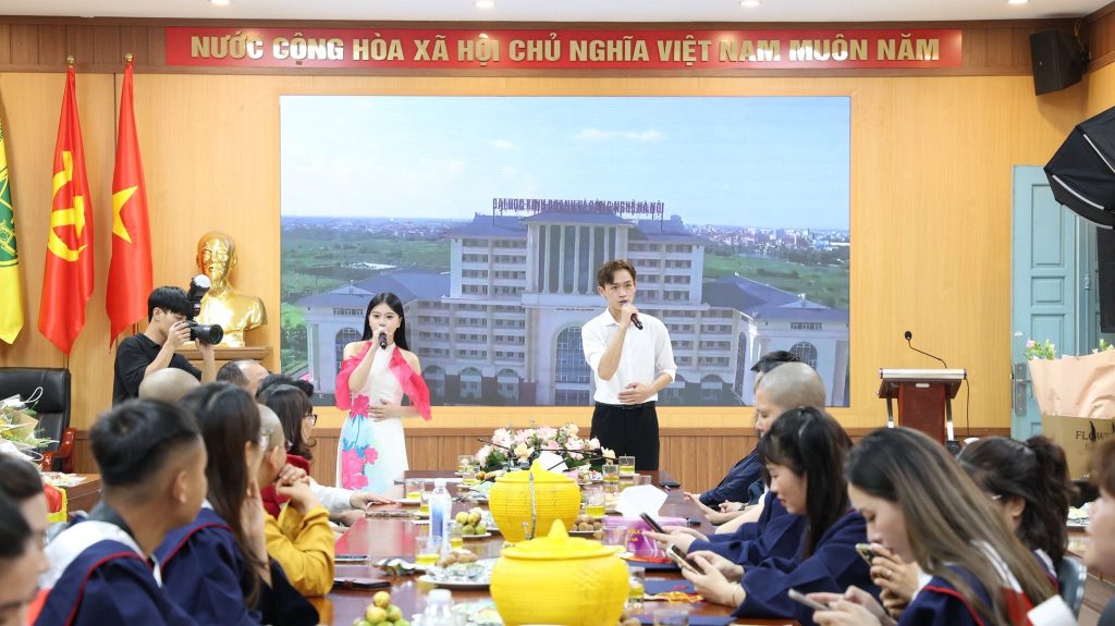 LỄ BẾ GIẢNG VÀ TRAO BẰNG TỐT NGHIỆP NGÀNH NGÔN NGỮ TRUNG NĂM 2026 - HỆ VỪA LÀM VỪA HỌC 5 LỄ BẾ GIẢNG VÀ TRAO BẰNG TỐT NGHIỆP NGÀNH NGÔN NGỮ TRUNG NĂM 2026 - HỆ VỪA LÀM VỪA HỌC 5