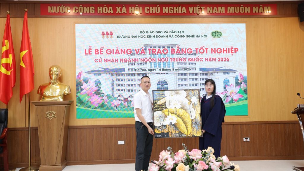 LỄ BẾ GIẢNG VÀ TRAO BẰNG TỐT NGHIỆP NGÀNH NGÔN NGỮ TRUNG NĂM 2026 - HỆ VỪA LÀM VỪA HỌC 8 LỄ BẾ GIẢNG VÀ TRAO BẰNG TỐT NGHIỆP NGÀNH NGÔN NGỮ TRUNG NĂM 2026 - HỆ VỪA LÀM VỪA HỌC 8