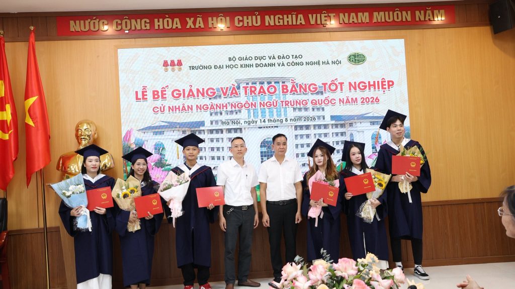 LỄ BẾ GIẢNG VÀ TRAO BẰNG TỐT NGHIỆP NGÀNH NGÔN NGỮ TRUNG NĂM 2026 - HỆ VỪA LÀM VỪA HỌC 9 LỄ BẾ GIẢNG VÀ TRAO BẰNG TỐT NGHIỆP NGÀNH NGÔN NGỮ TRUNG NĂM 2026 - HỆ VỪA LÀM VỪA HỌC 9