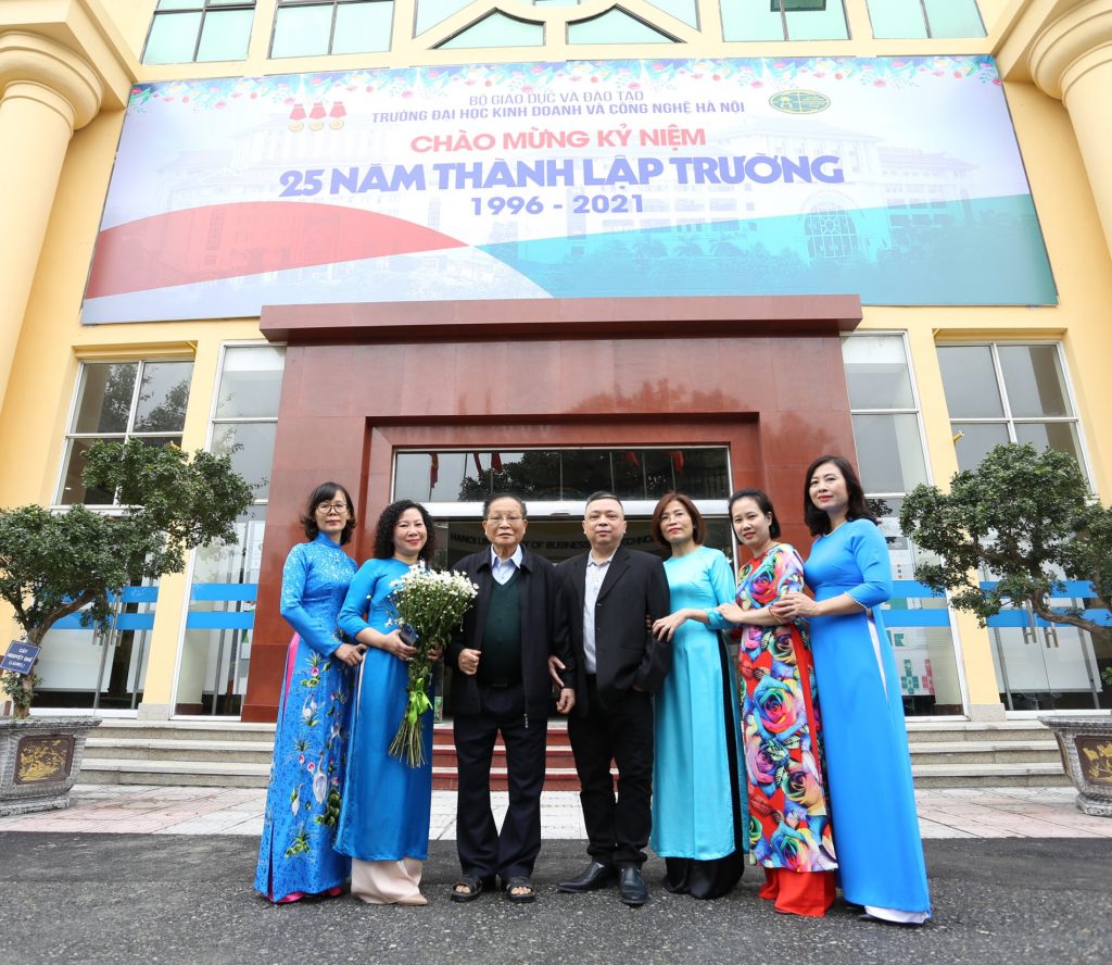 Học văn bằng 2 tại HUBT: thuận lợi cho người đang đi làm 1 Học văn bằng 2 tại HUBT: thuận lợi cho người đang đi làm 1